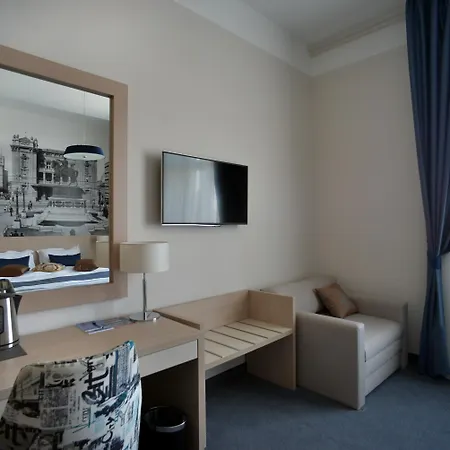 Πανσιόν Five Points Square - Center 4*