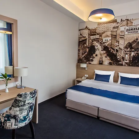 Five Points Square - Center 4*