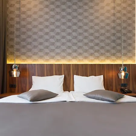 Πανσιόν Five Points Square - Center 4*