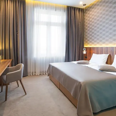 Five Points Square - Center 4*