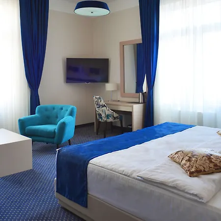 Πανσιόν Five Points Square - Center 4*