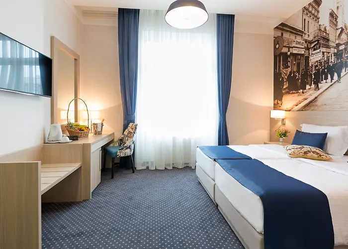 Five Points Square - Center 4*