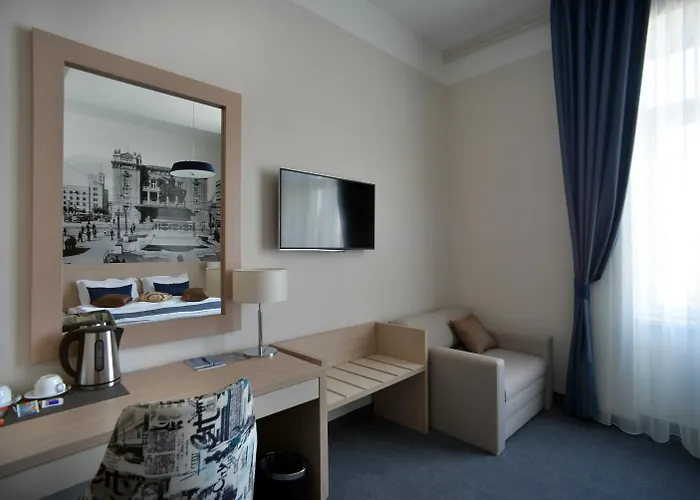 Pensión Five Points Square - Center 4*