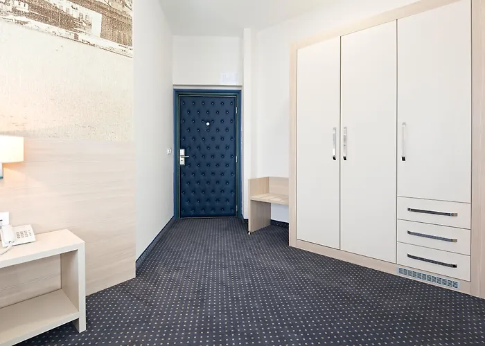 Five Points Square - Center