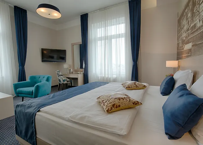 Pensión Five Points Square - Center 4*