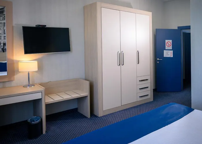 Konukevi Five Points Square - Center 4*