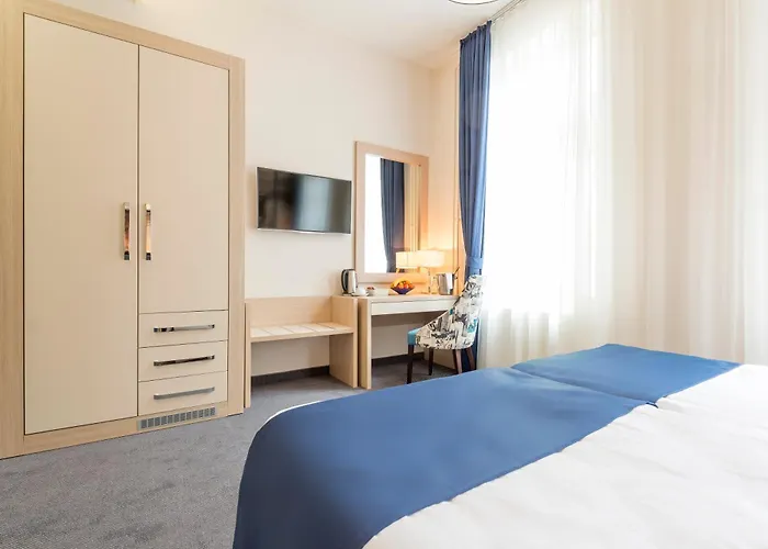 Five Points Square - Center Pensión