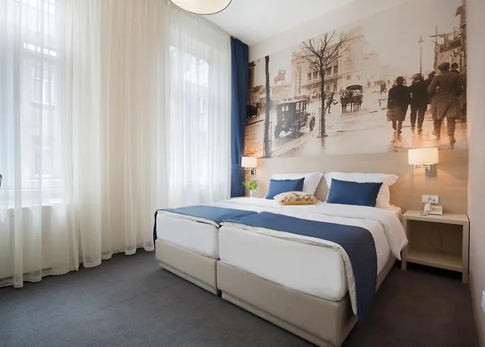 Five Points Square - Center