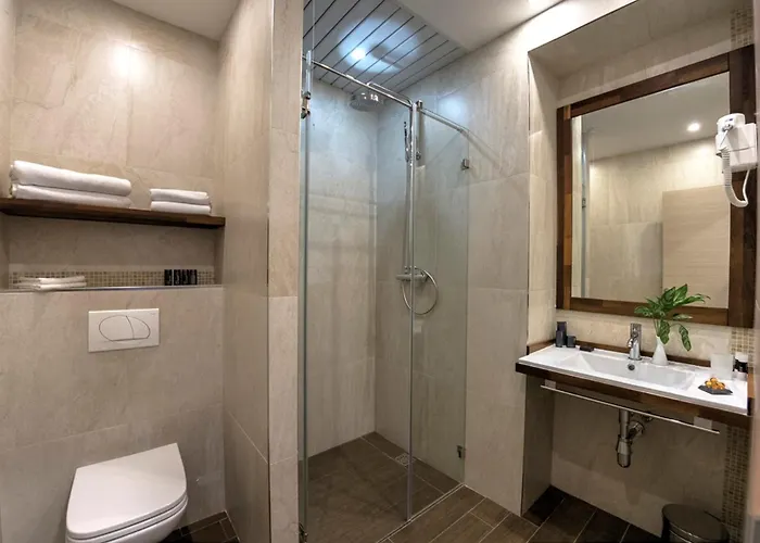 Five Points Square - Center 4*