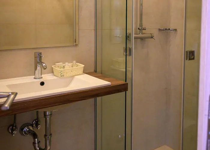 Konukevi Five Points Square - Center 4*