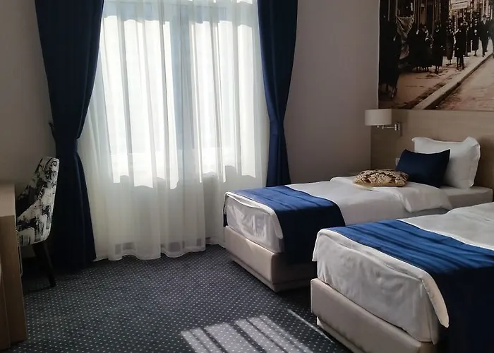 Pensjonat Five Points Square - Center 4*