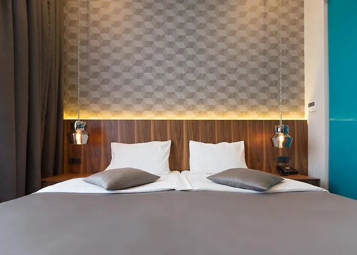 Pensjonat Five Points Square - Center 4*