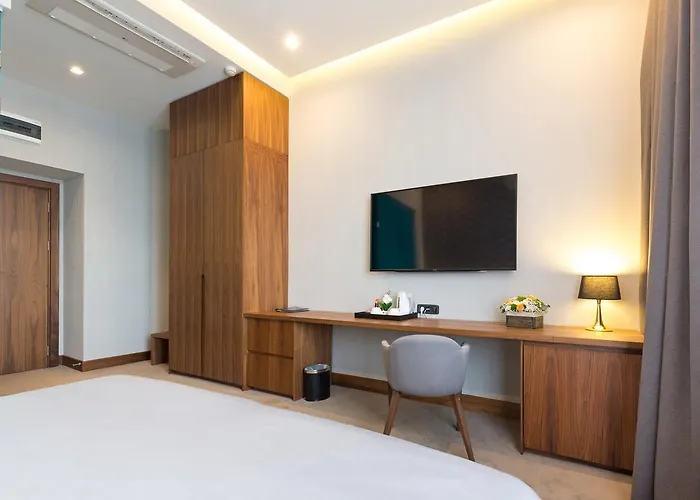 Pensión Five Points Square - Center