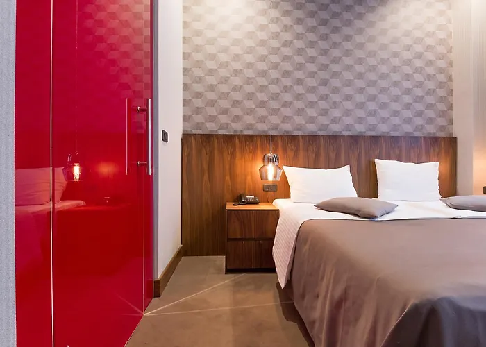 Five Points Square - Center 4*