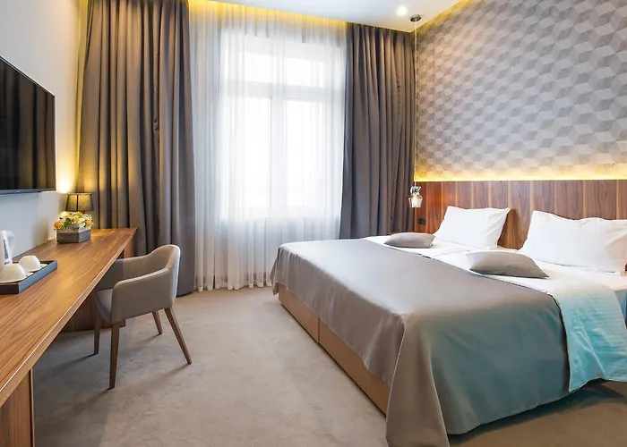 Five Points Square - Center 4*