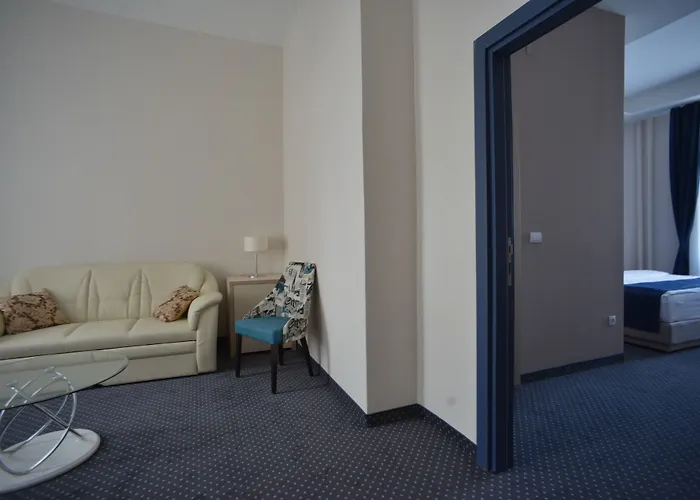 Five Points Square - Center 4*