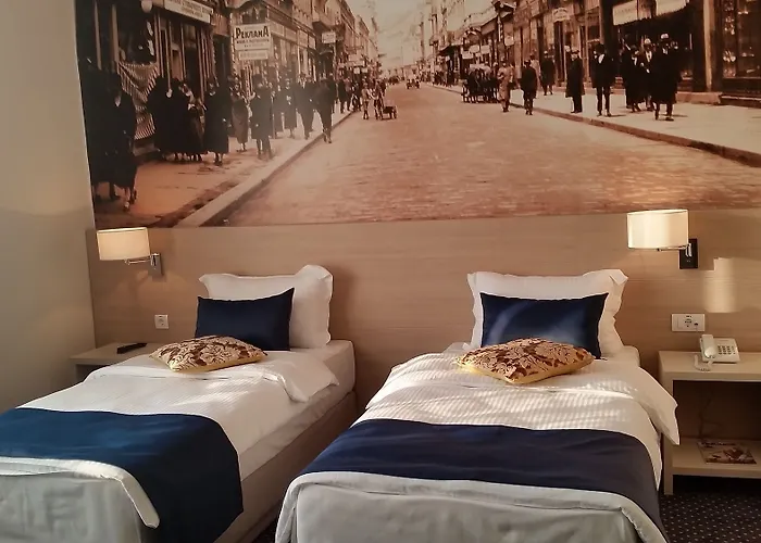 Five Points Square - Center